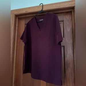Mandala scrub top - men’s - burgundy - like new